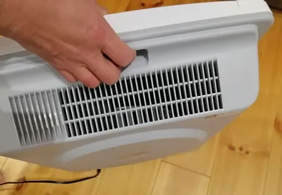 取って付きで持ち運びしやすいです。